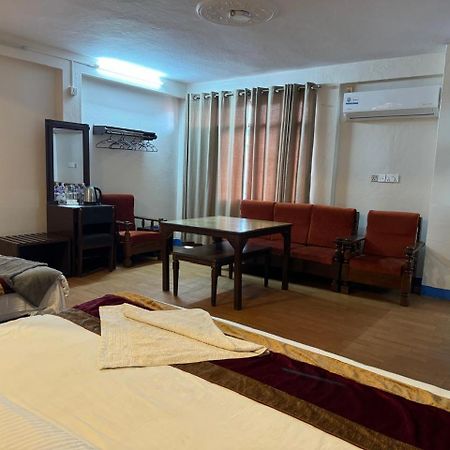 Hotel Silver Jubilee Катманду Екстериор снимка
