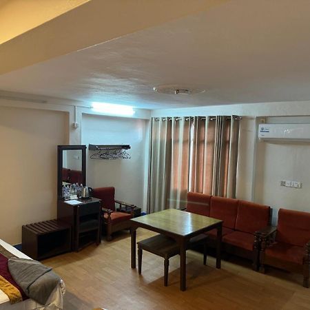 Hotel Silver Jubilee Катманду Екстериор снимка