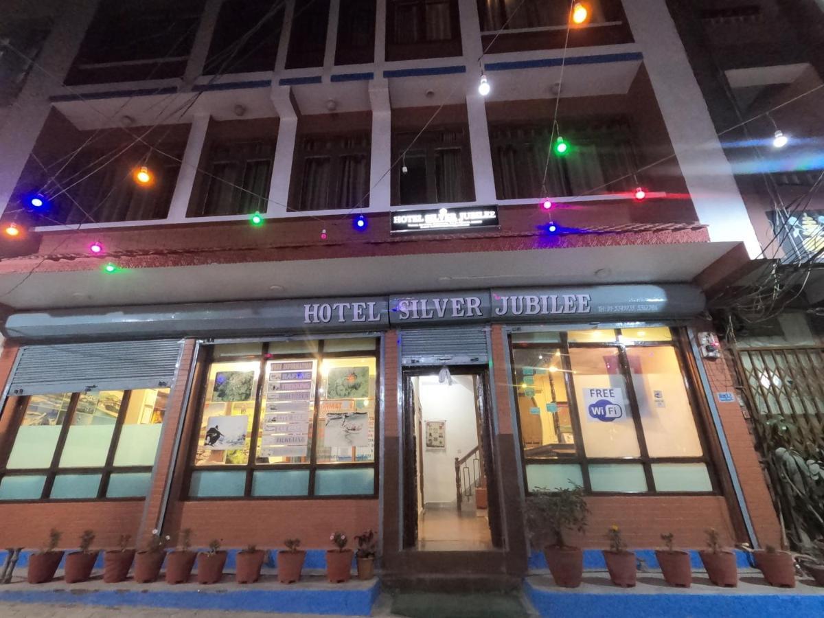 Hotel Silver Jubilee Катманду Екстериор снимка