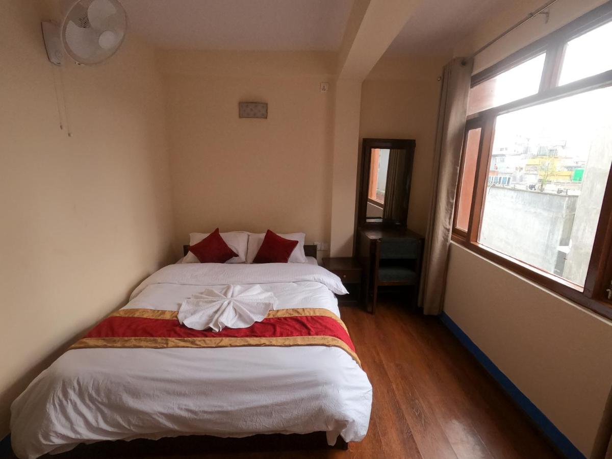 Hotel Silver Jubilee Катманду Екстериор снимка