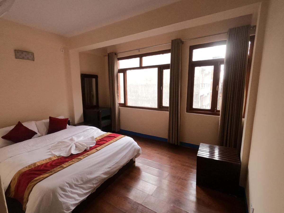 Hotel Silver Jubilee Катманду Екстериор снимка