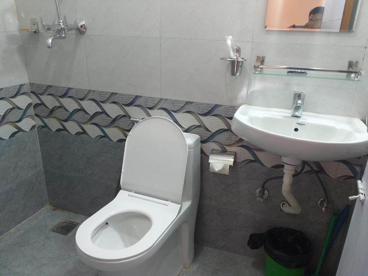 Hotel Silver Jubilee Катманду Екстериор снимка