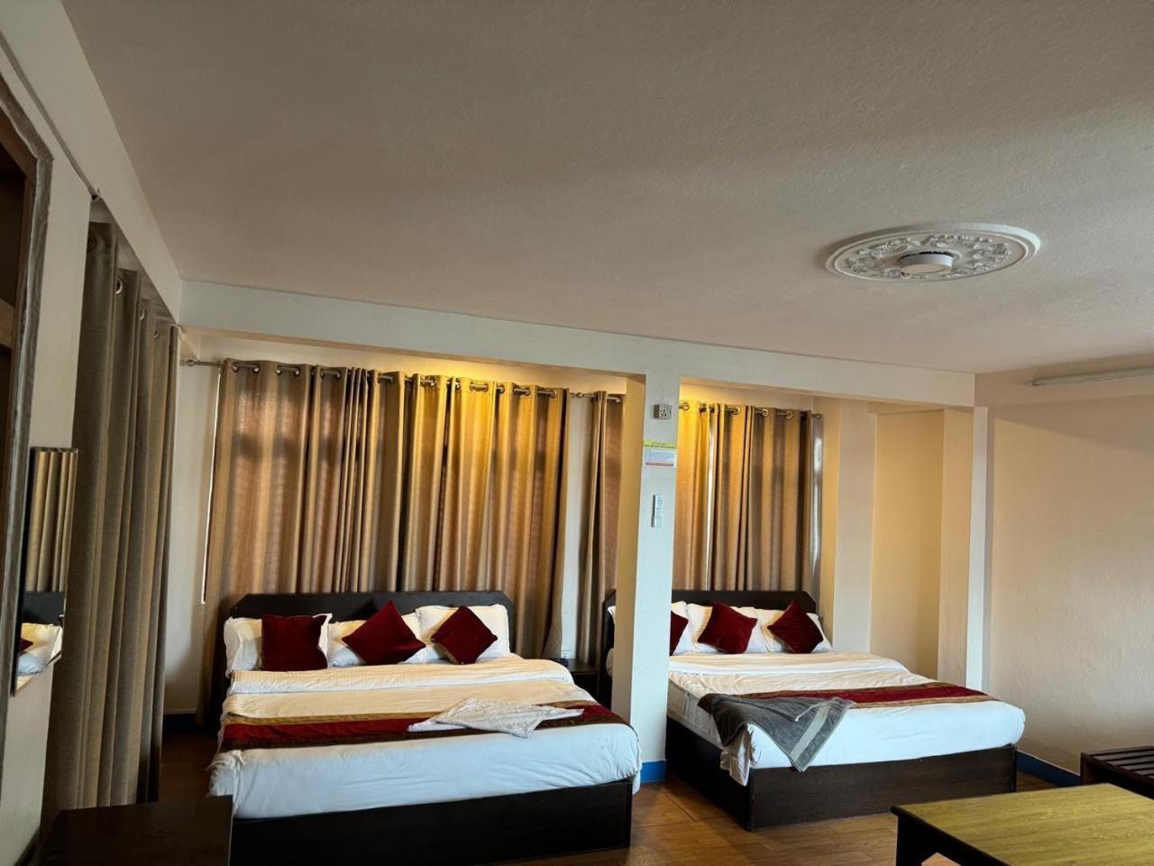 Hotel Silver Jubilee Катманду Екстериор снимка