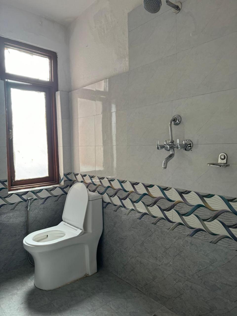 Hotel Silver Jubilee Катманду Екстериор снимка