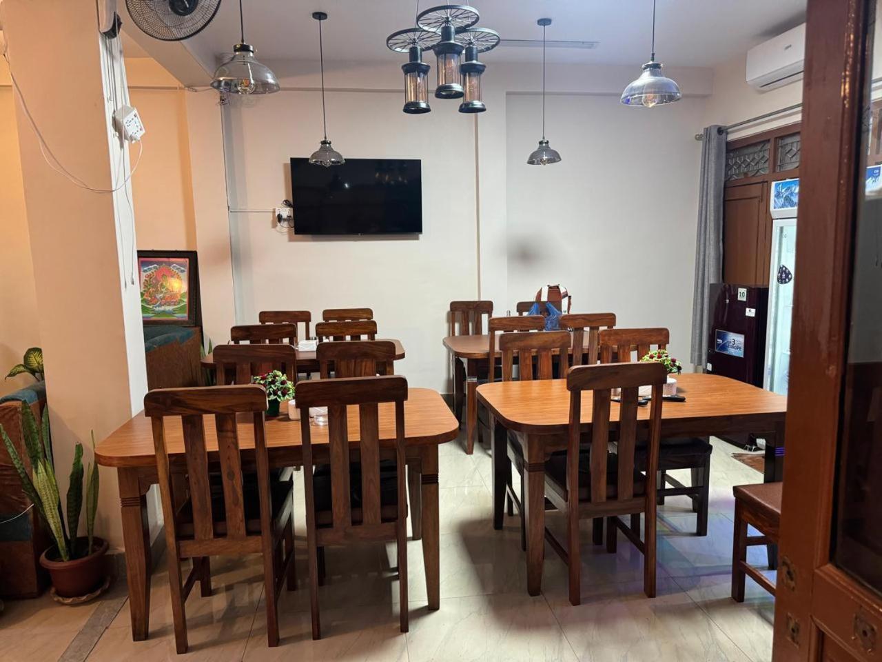 Hotel Silver Jubilee Катманду Екстериор снимка
